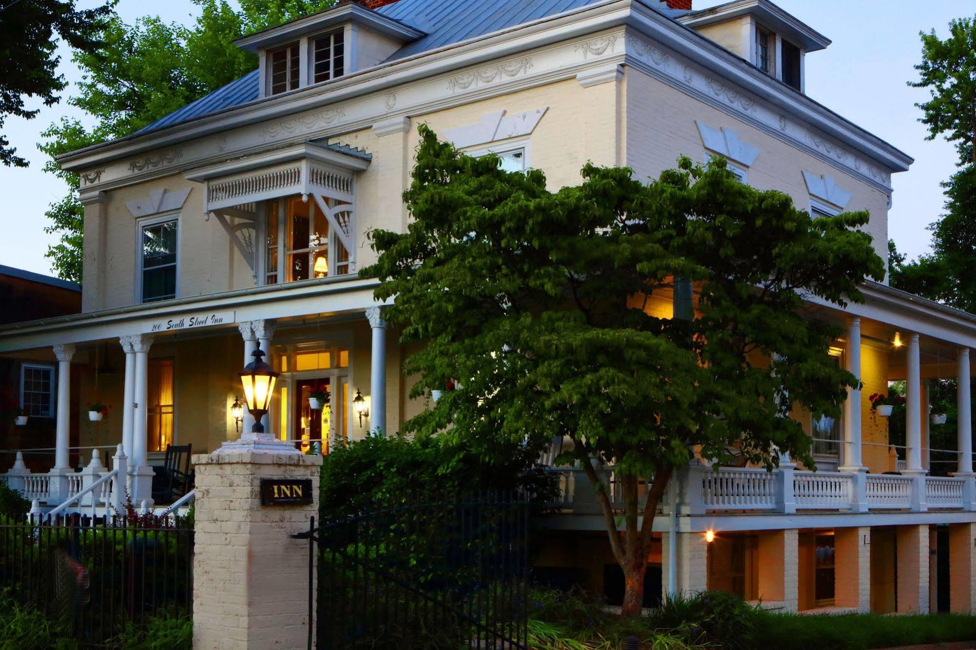 שרלוטסוויל 200 South Street Inn מראה חיצוני תמונה